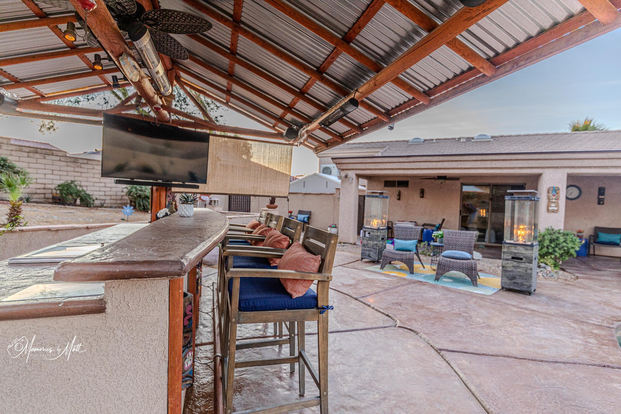 Desert Pool & Tiki Retreat