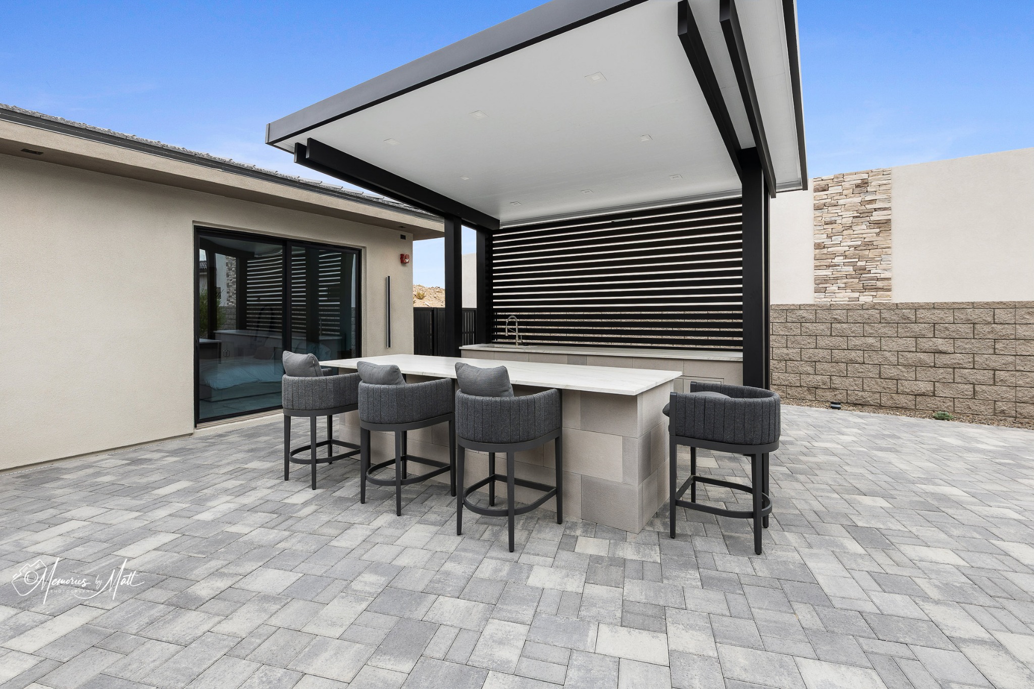 6295 Avienda De Las Colinas — Outdoor Bar
