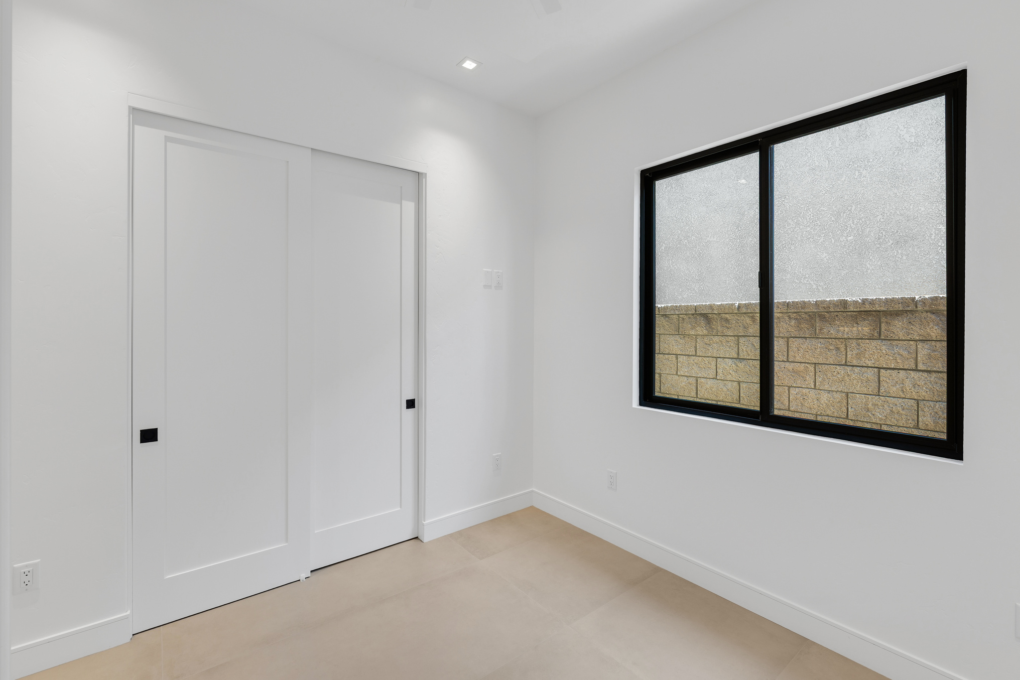 6873 Avienda De Los Foothills — Interior room, photo 17