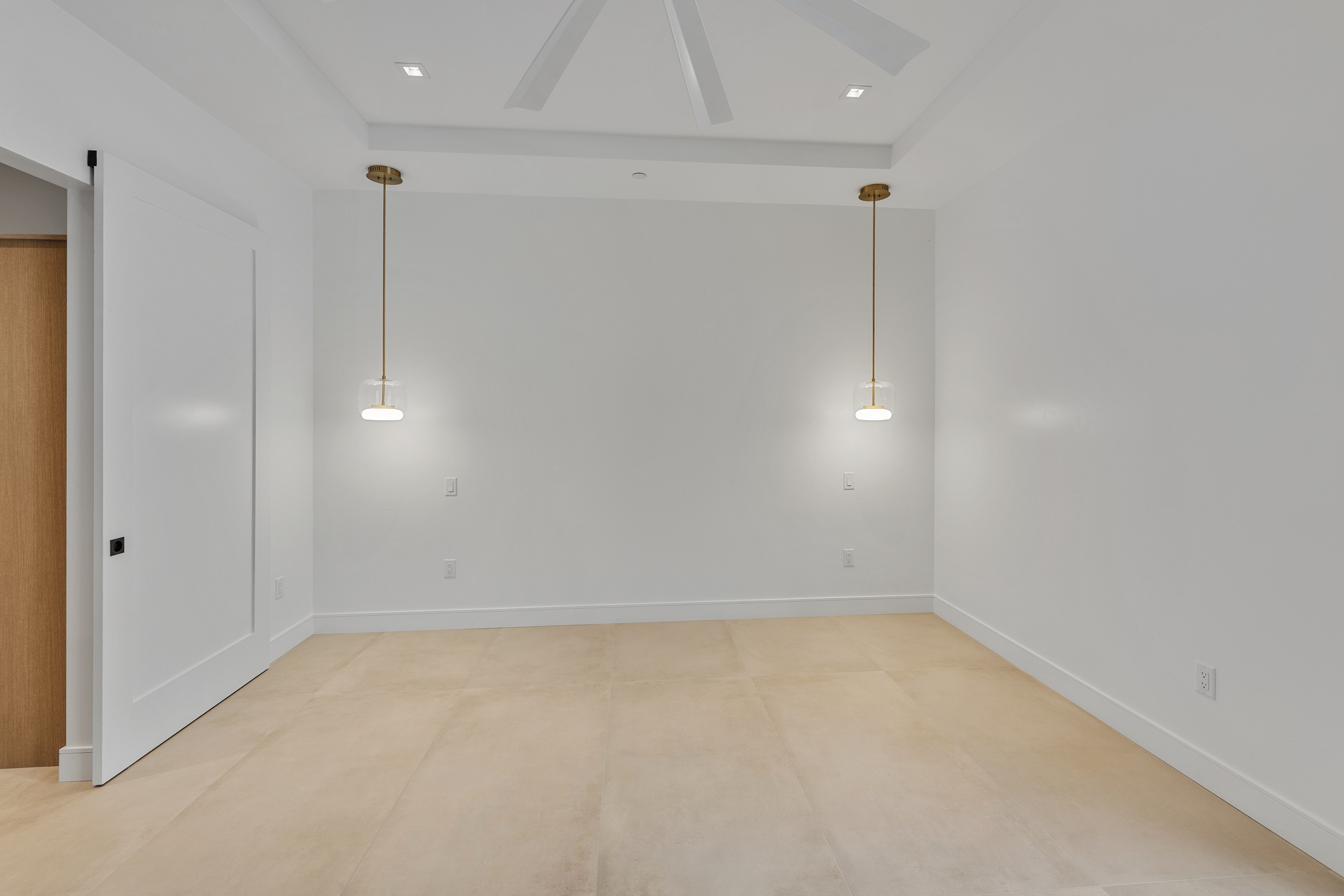 6873 Avienda De Los Foothills — Interior room, photo 27