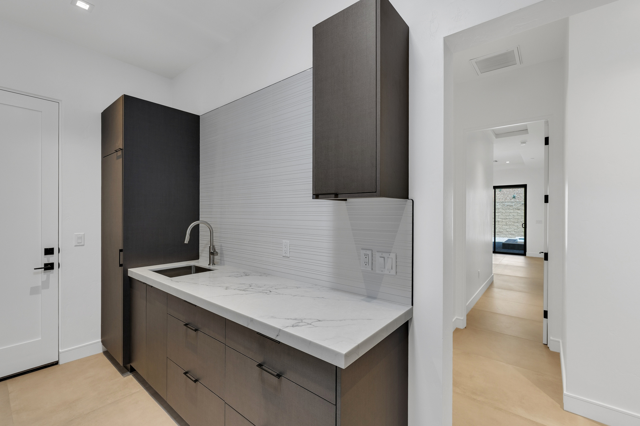 6873 Avienda De Los Foothills — Laundry room, photo 42