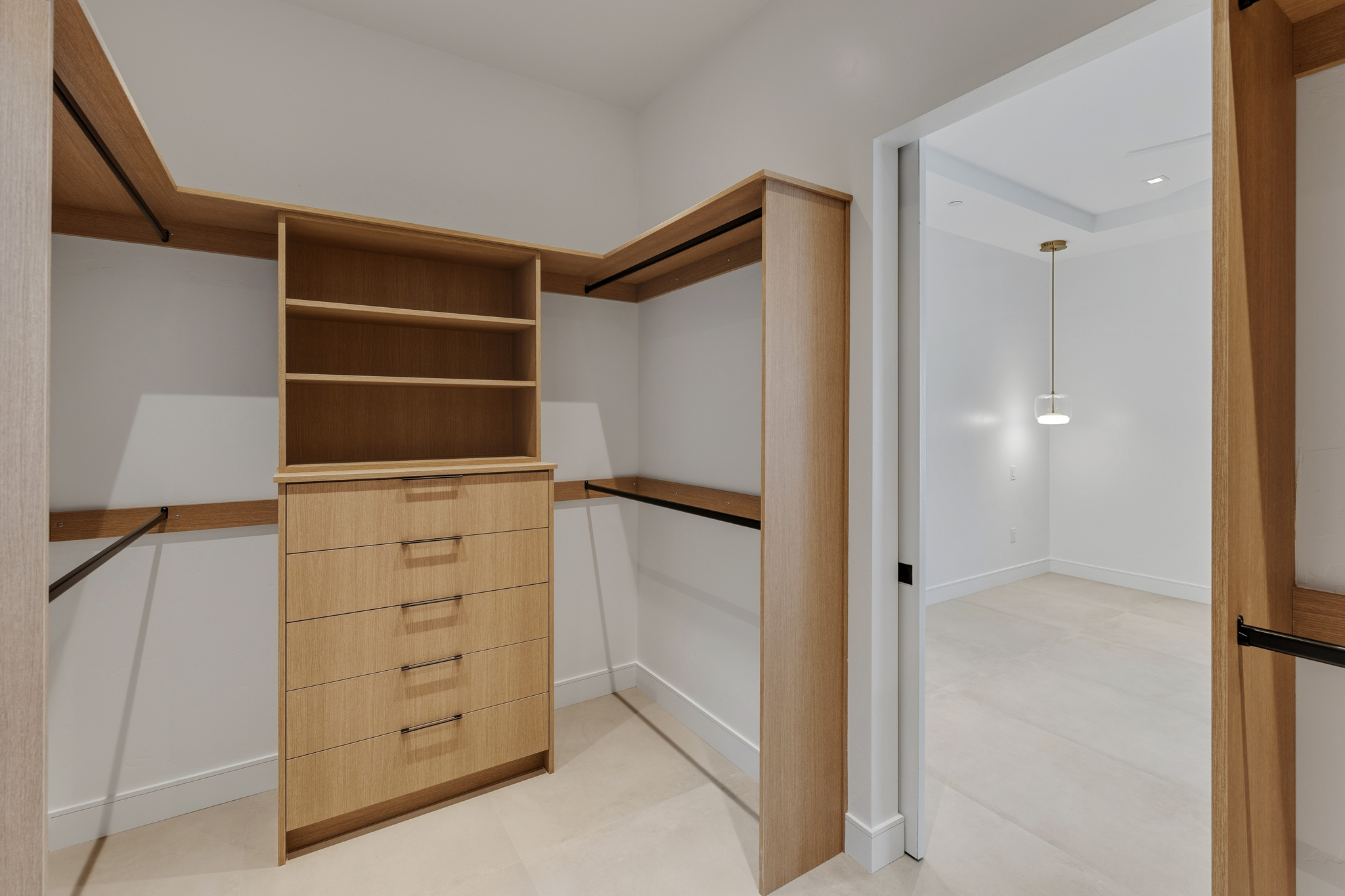6873 Avienda De Los Foothills — Closet, photo 59