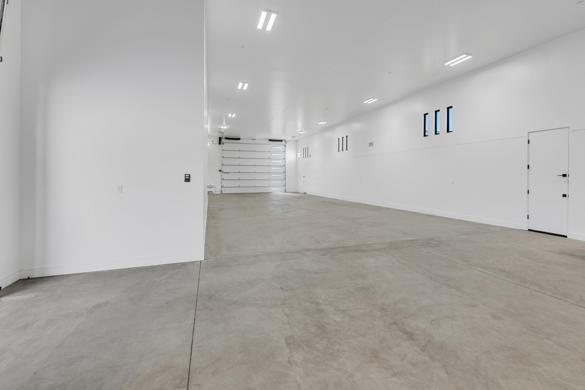 6873 Avienda De Los Foothills — Garage, photo 64